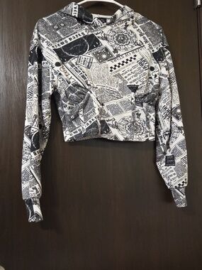 Rue 21 Black and White crop top with hood Small